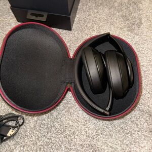 Beats Studio Pro - Wireless Noise
Cancelling Over-the-Ear Headphones -
Black